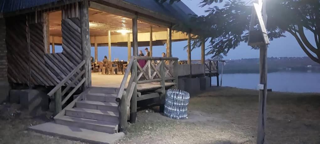 Tembo Safari Lodge Katunguru Zewnętrze zdjęcie